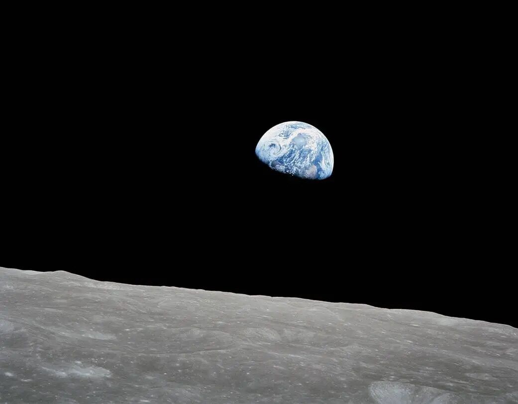 Zdjęcie 'Earthrise' zrobione przez Williama A. Andersa podczas misji Apollo 8. Źródło: NASA