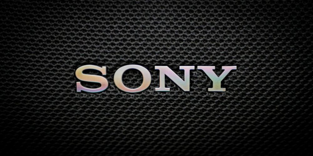 Przenośny głośnik Sony ULT FIELD 7 w plenerze – wodoodporna obudowa i nowoczesny design