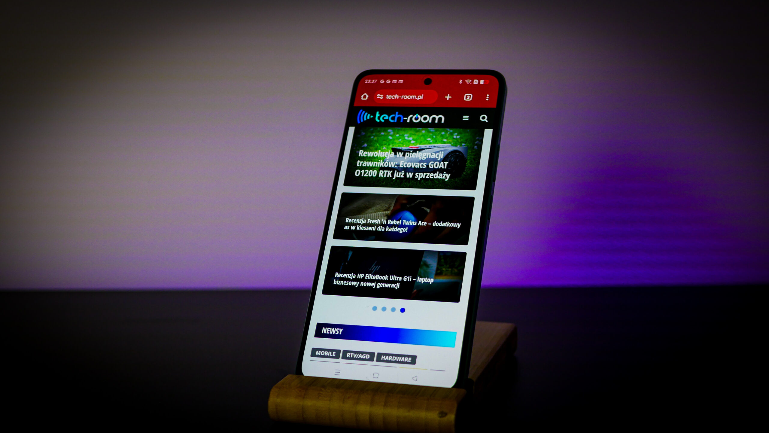 Smartfon Realme 14T 5G w zielonej obudowie z ekranem AMOLED i baterią 6000 mAh