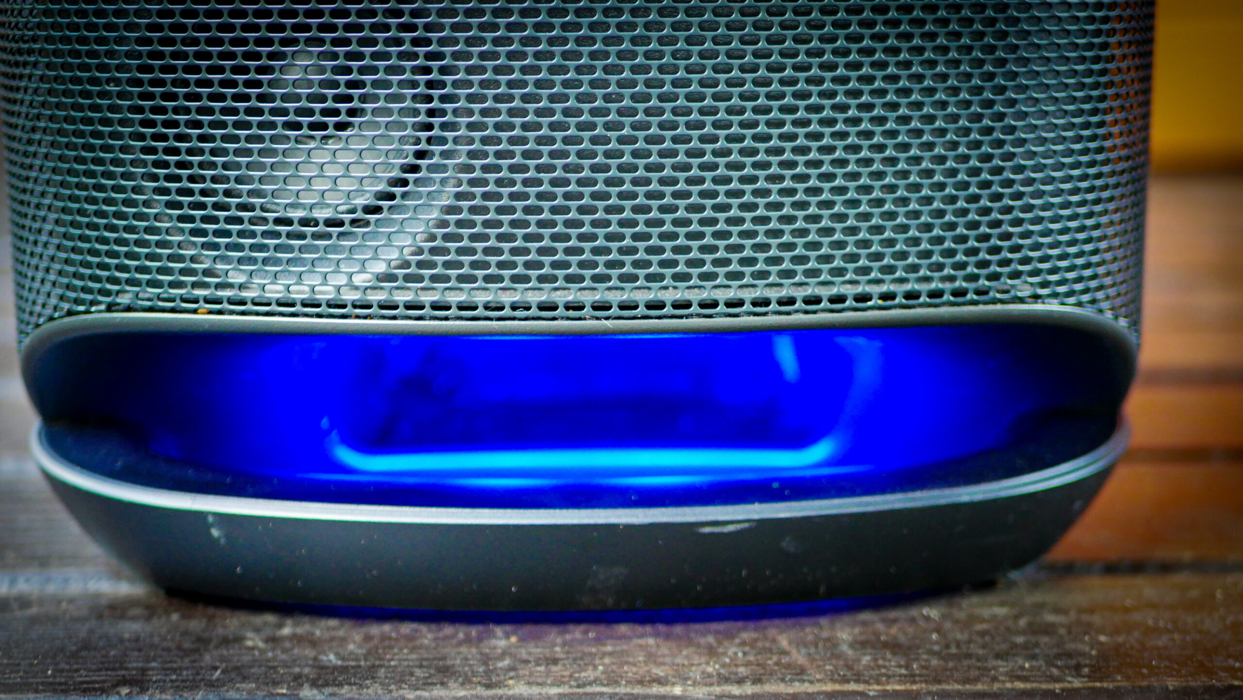 Głośnik Sony SRS-XV800 podczas testu w plenerze