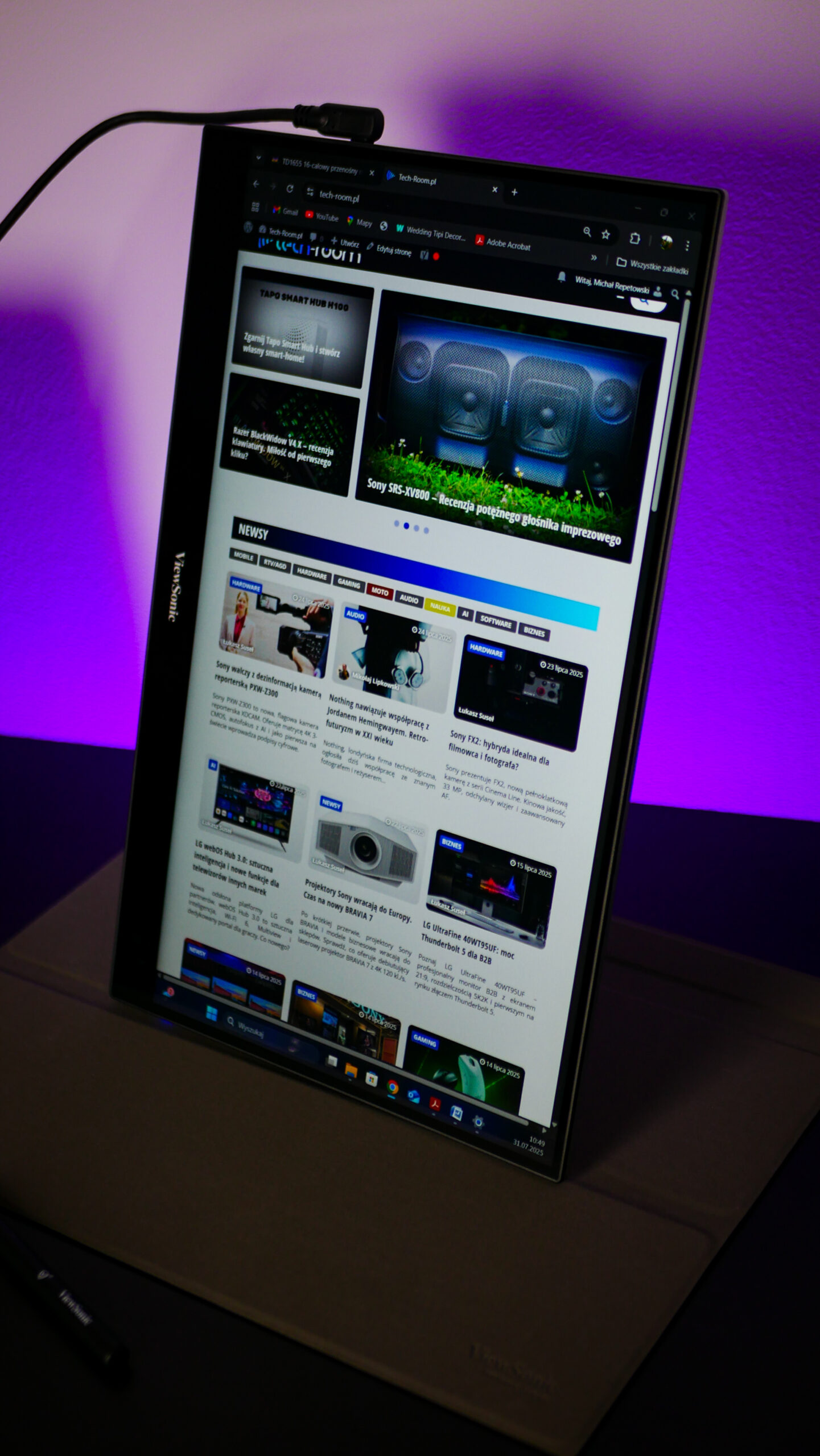 ViewSonic TD1655 – przenośny monitor dotykowy podłączony do laptopa