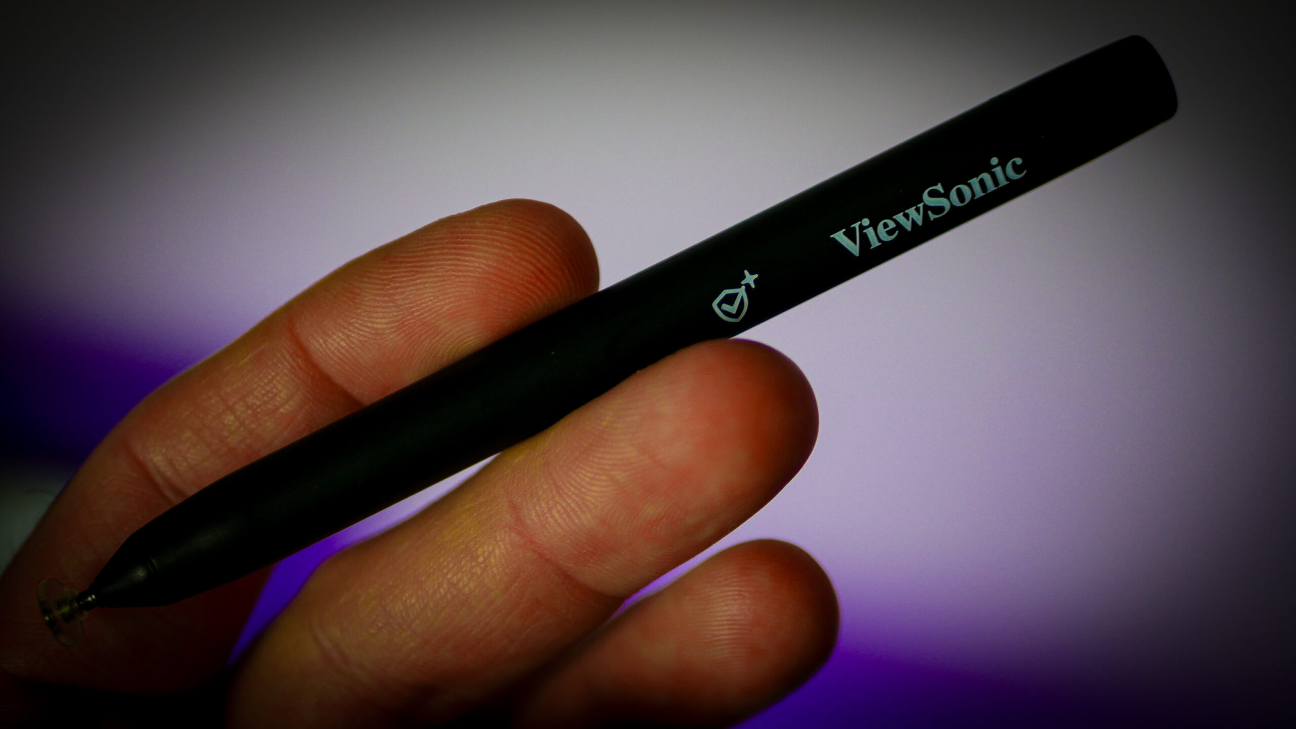 Zestaw z ViewSonic TD1655: monitor, rysik, kable i etui