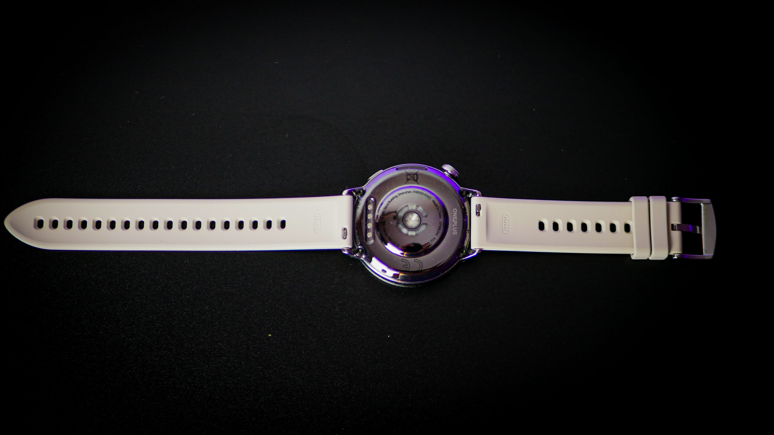 Smartwatch OnePlus Watch 3 w zestawie sprzedażowym