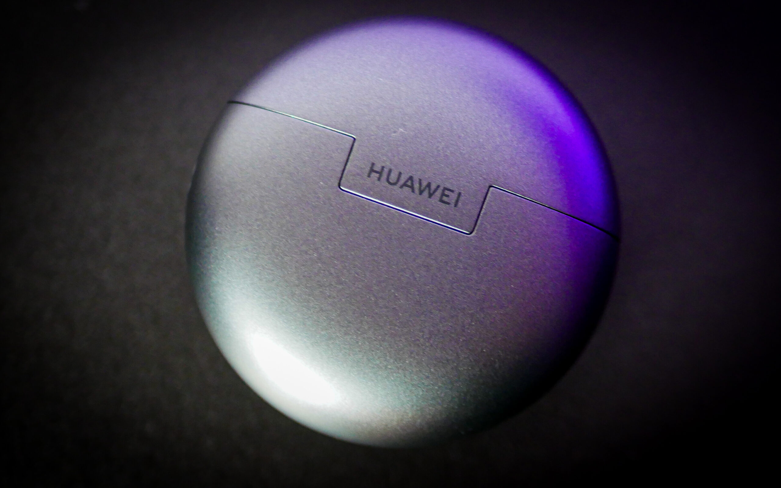 Huawei FreeBuds 7i – design i ergonomia słuchawek dousznych