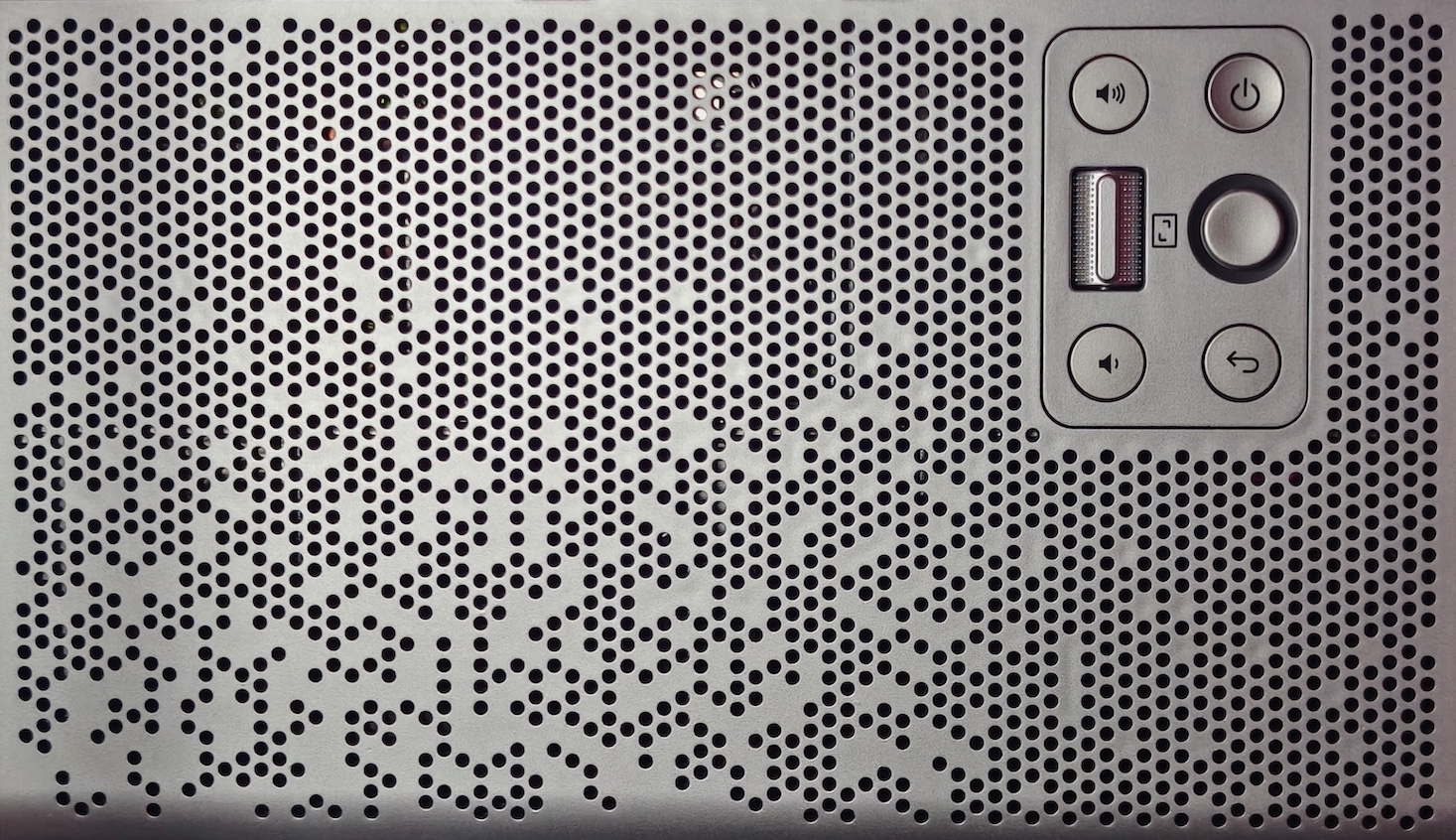 Boczny panel sterowania na projektorze BenQ TK705i