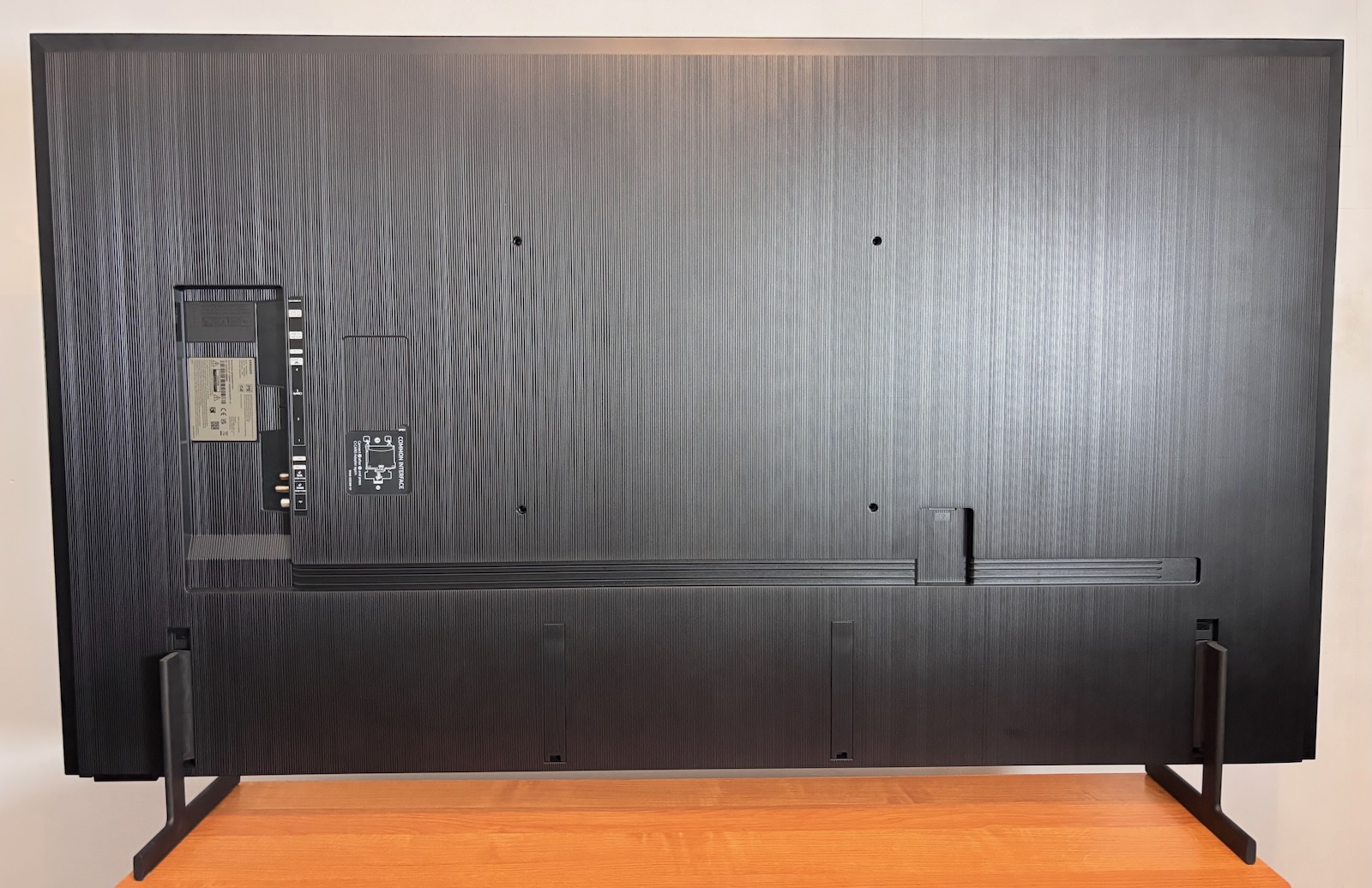 Samsung Neo QLED 8K QN900F - Widok z tyłu