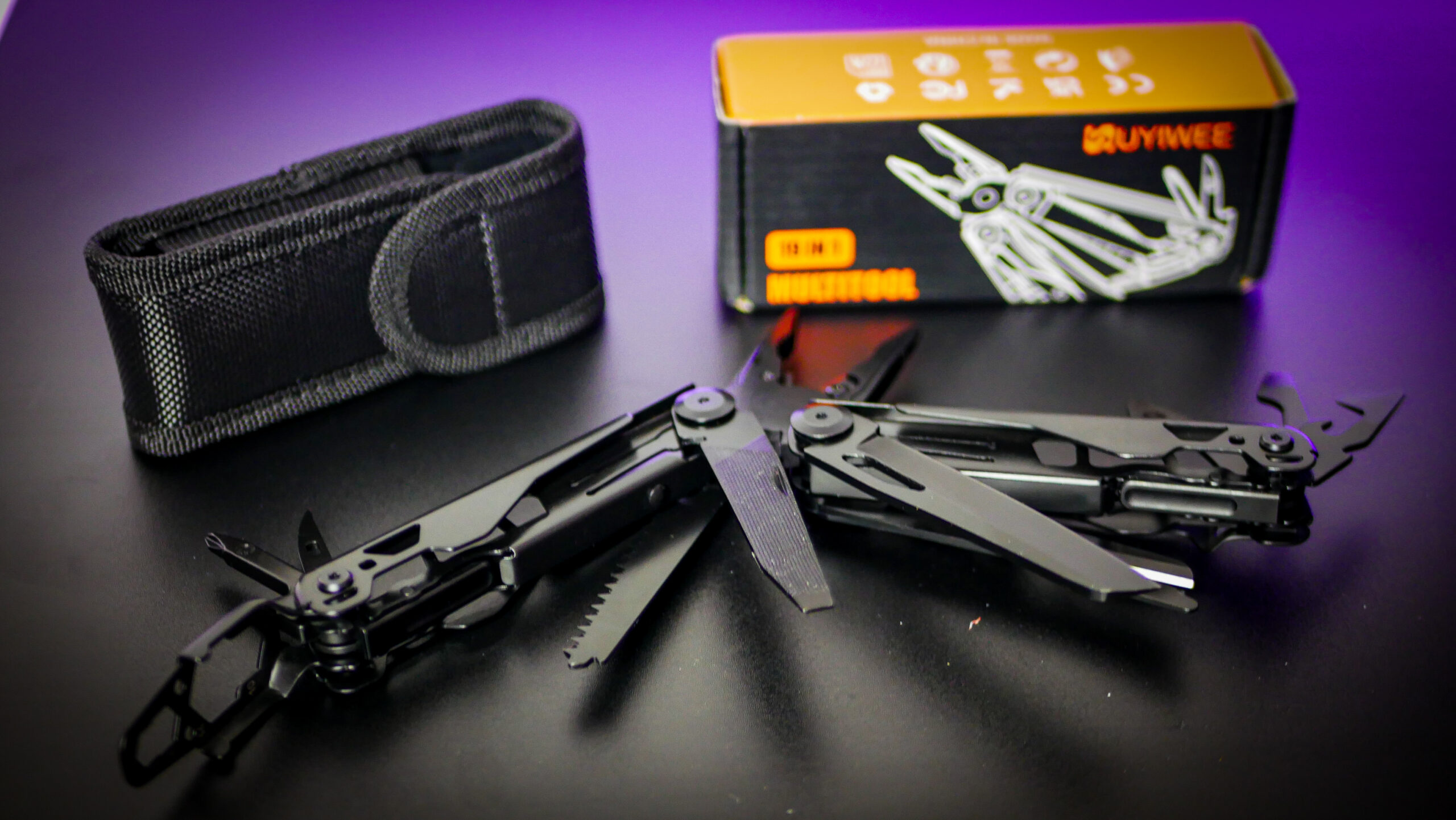 Narzędzie wielofunkcyjne – multitool w użyciu przy ognisku