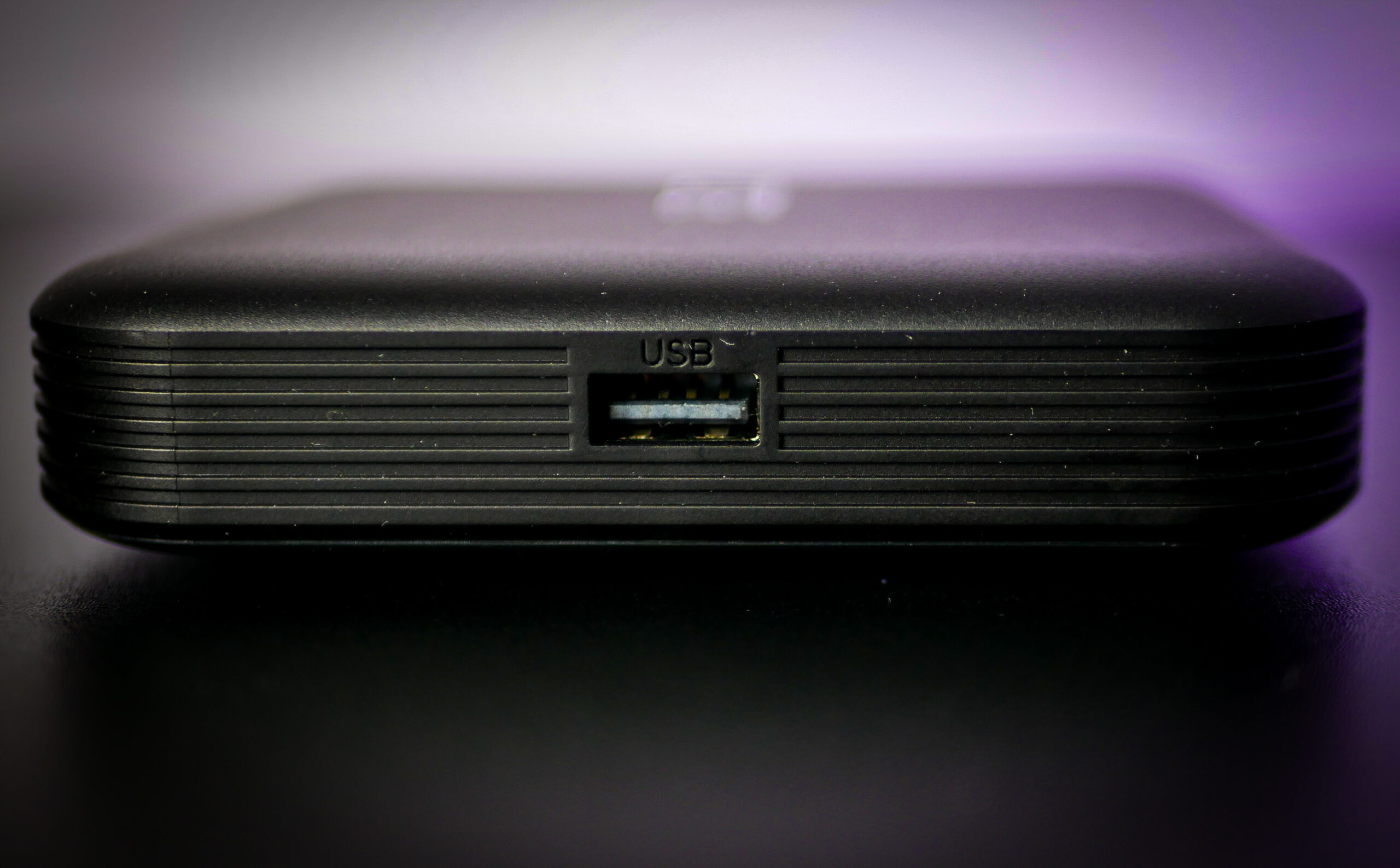Minimalistyczny design ZTE Android TV Box ZXV10