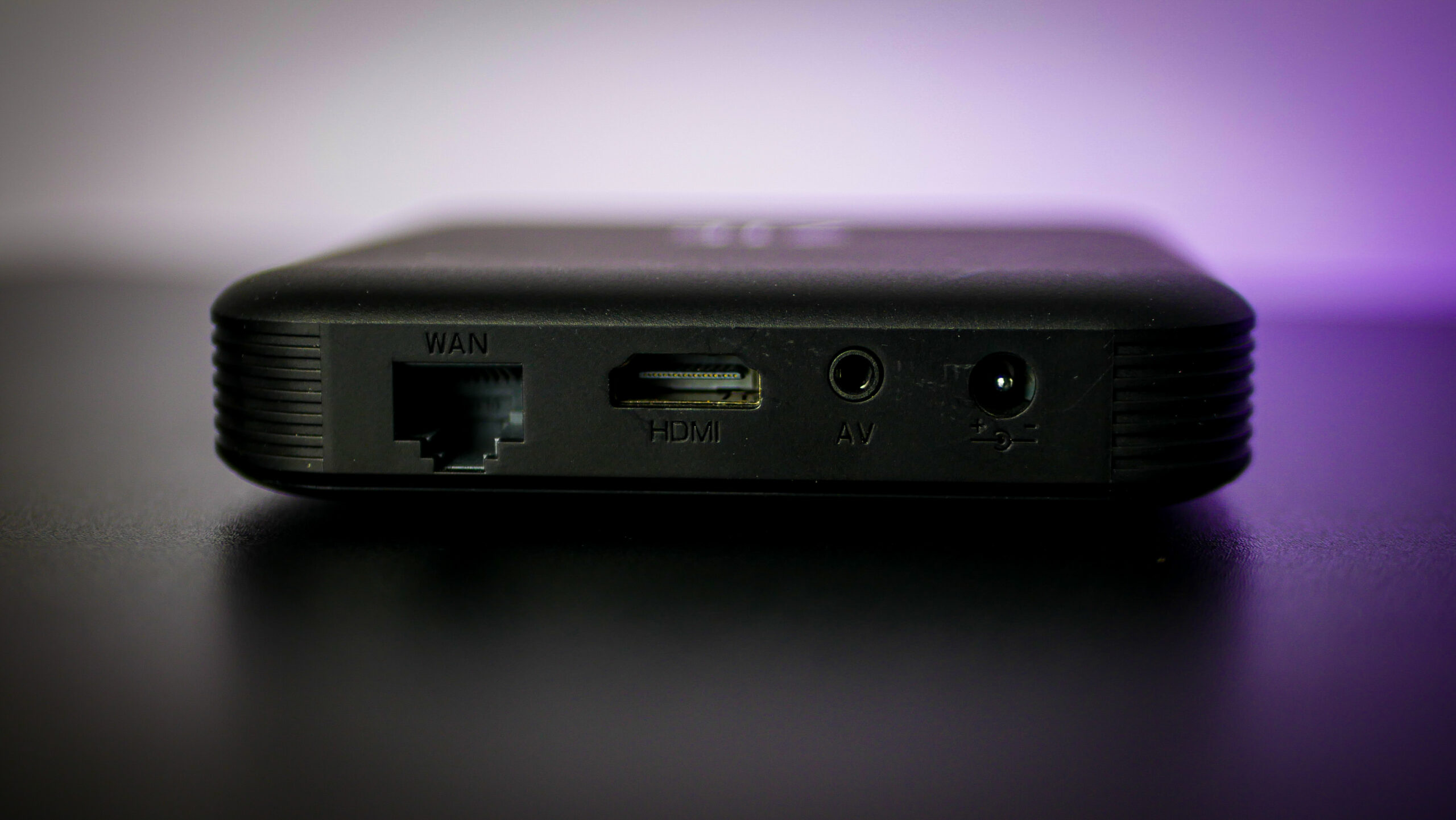 Minimalistyczny design ZTE Android TV Box ZXV10