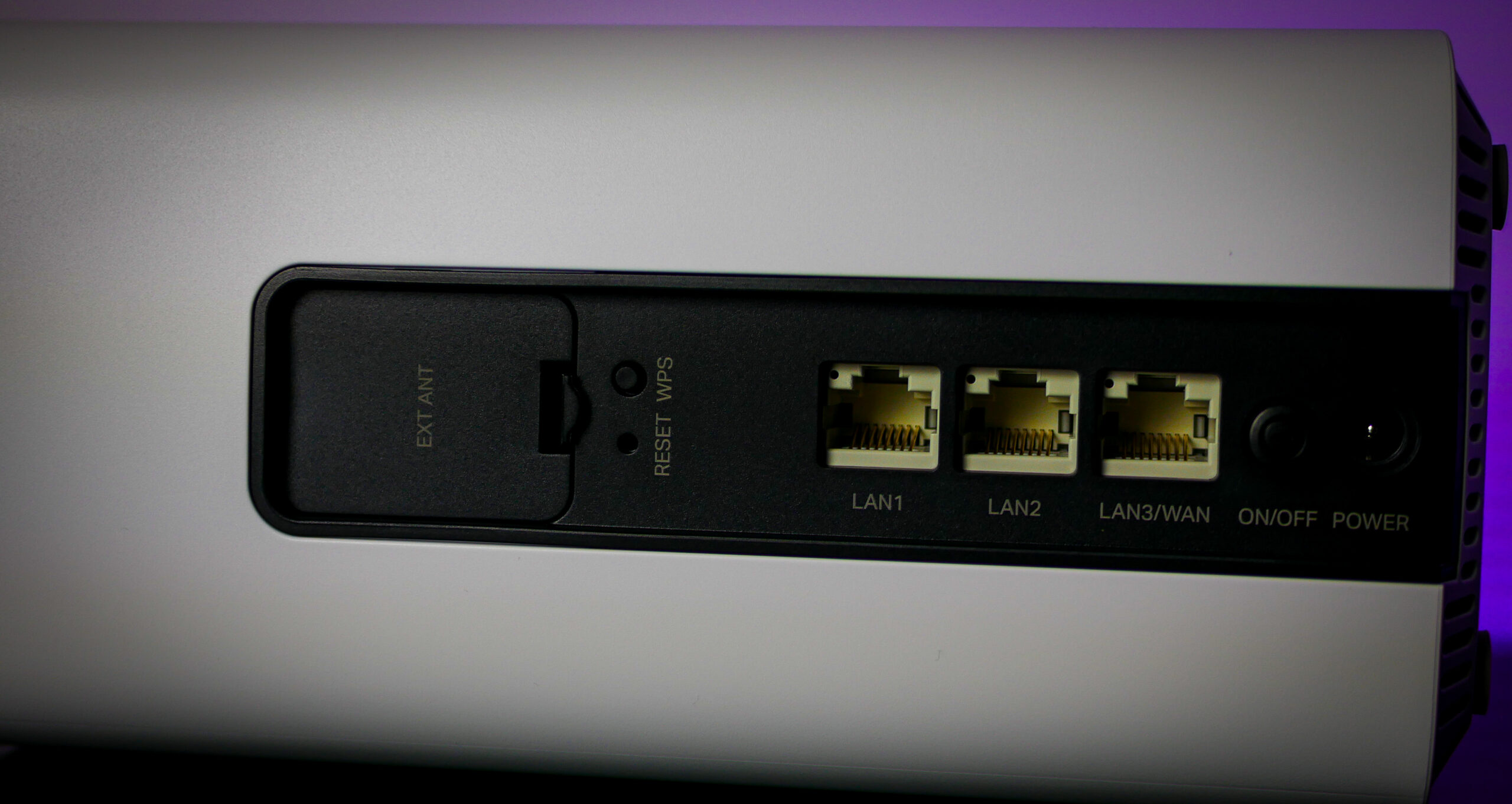 TP-Link Archer NX500 – panel tylny z portami LAN