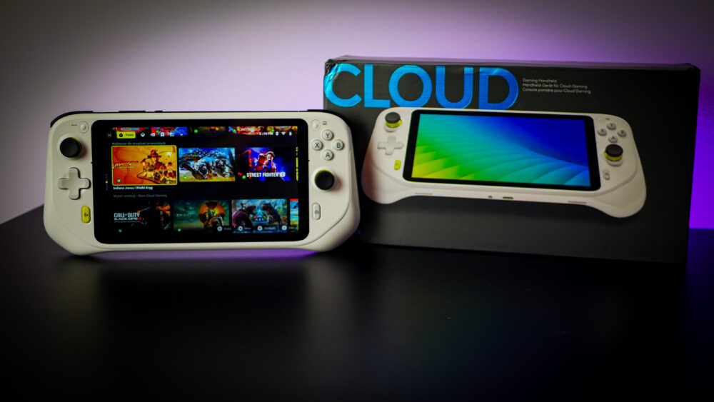 Zestaw Logitech G Cloud z pudełkiem i akcesoriami.