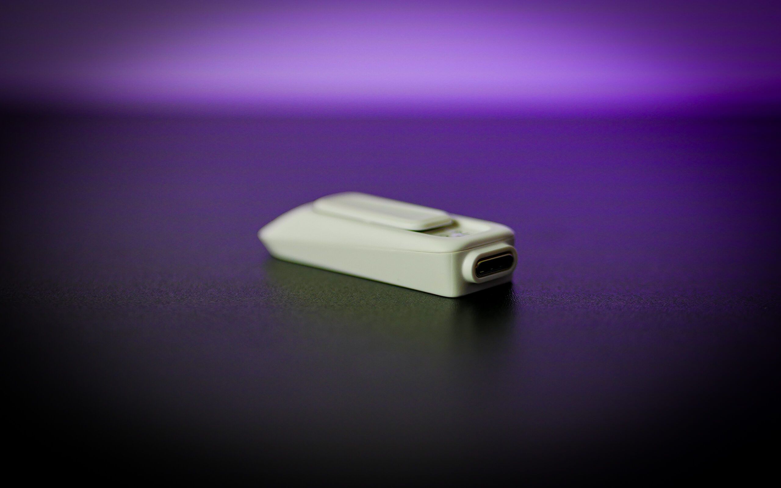 Zbliżenie na złącze USB-C pendrive’a SanDisk 512 GB