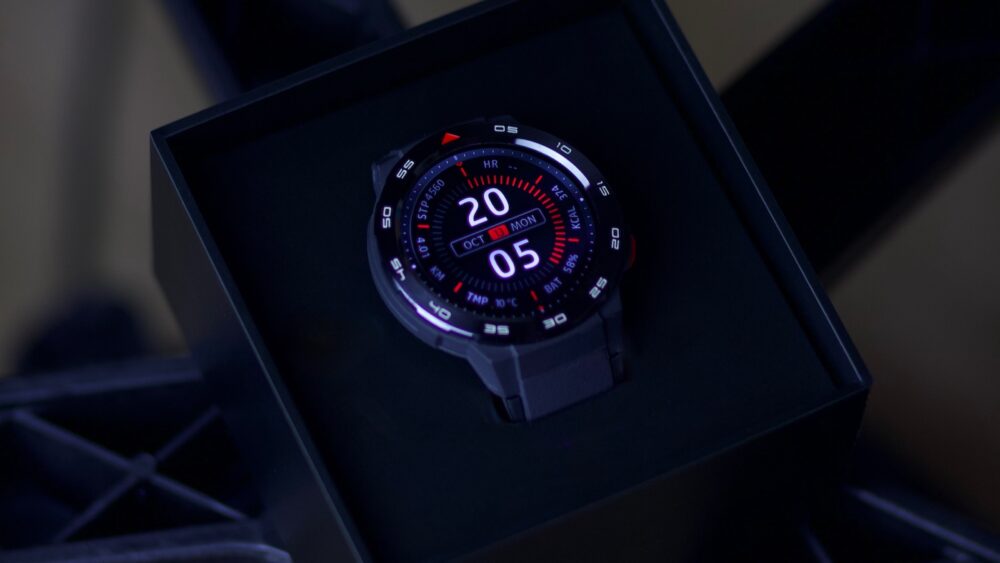 Smartwatch Mibro GS Pro elegancko zaprezentowany w oryginalnym pudełku