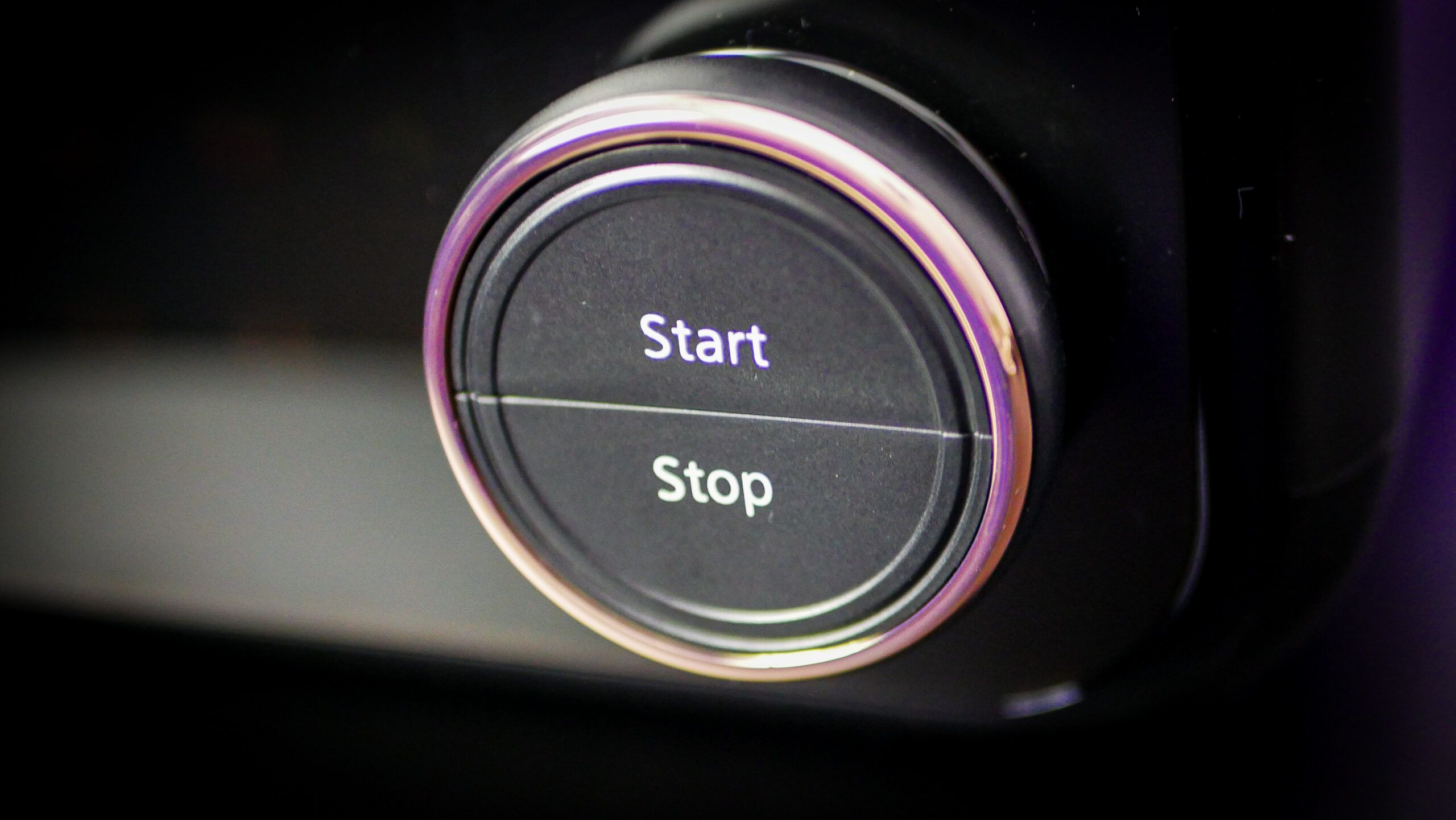 Panasonic NF-GM600 widok z przodu – multicooker z panelem i pokrętłem