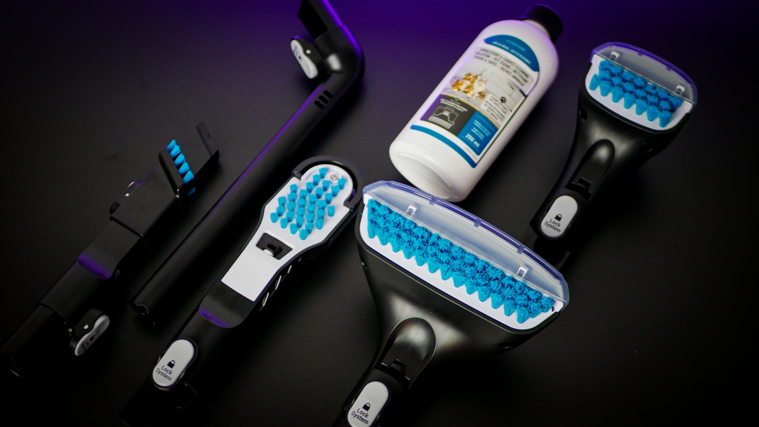 Odkurzacz piorący Tefal Clean It IZ5020 – widok urządzenia z akcesoriami