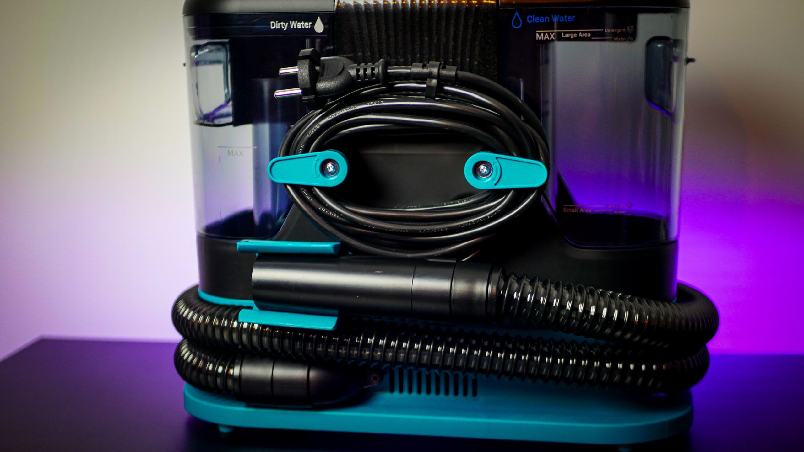 Czyszczenie tapicerki odkurzaczem Tefal Clean It IZ5020 w domowych warunkach