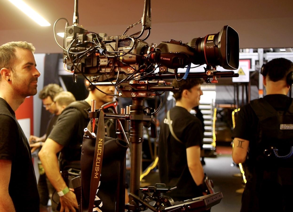 Ekipa techniczna Visual Media obsługująca zaawansowaną kamerę z rodziny Sony Cinema Line podczas wielokamerowej rejestracji wydarzenia