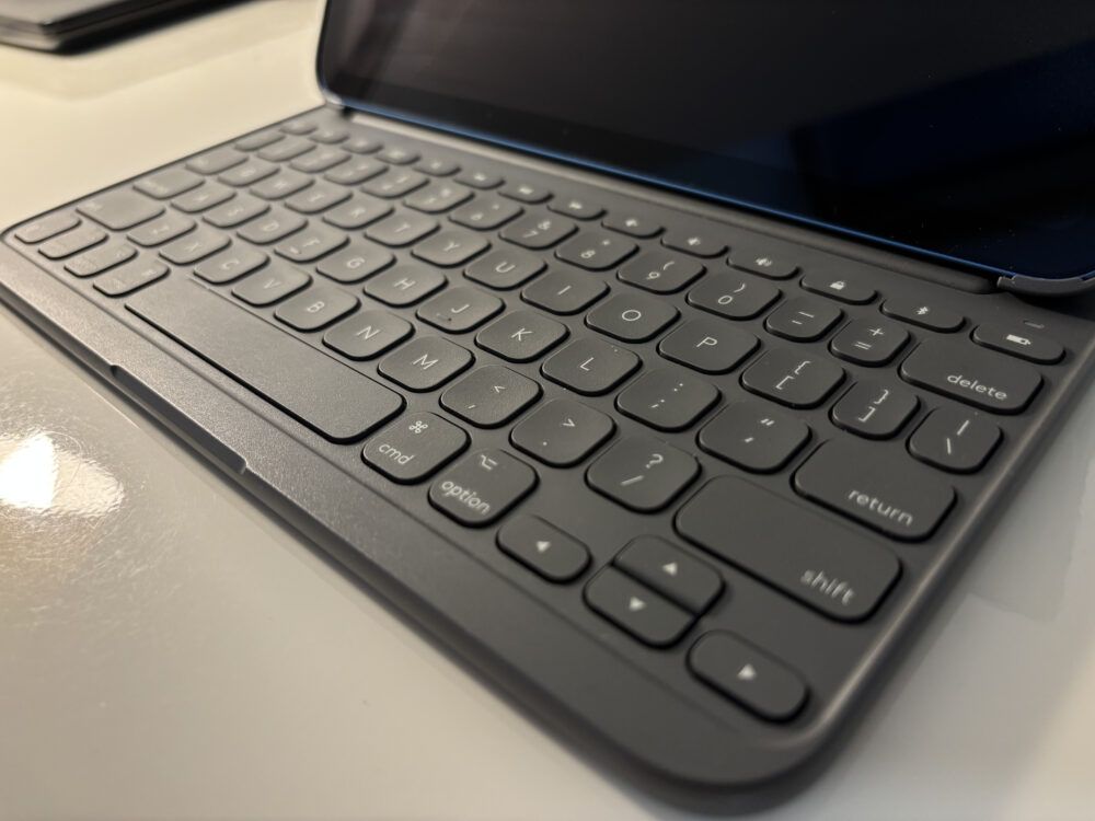 Logitech Slim Folio