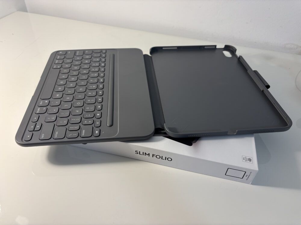 Logitech Slim Folio