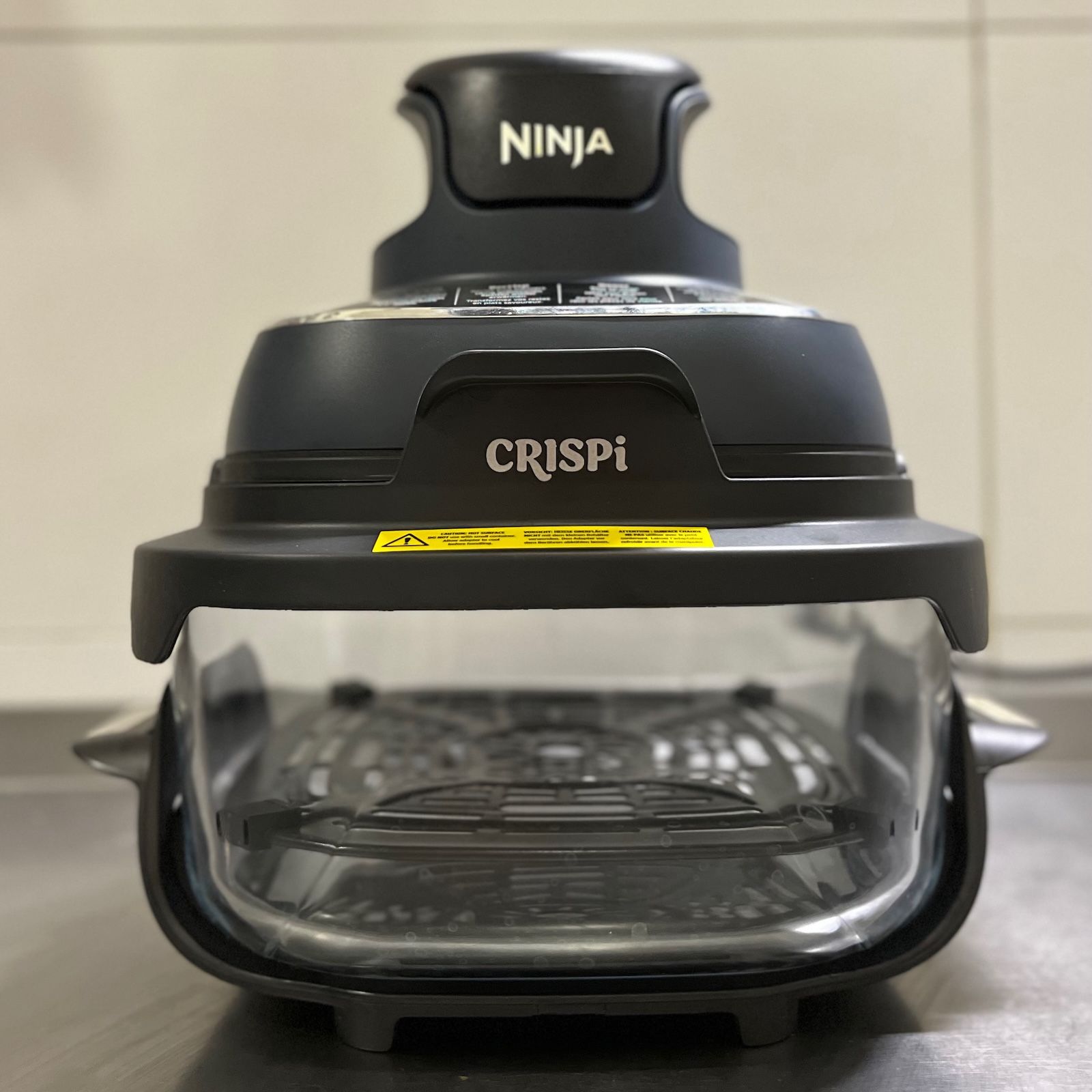 Złożony system modułowy Ninja Crispi gotowy do pracy z widoczną z przodu ostrzegawczą naklejką termiczną