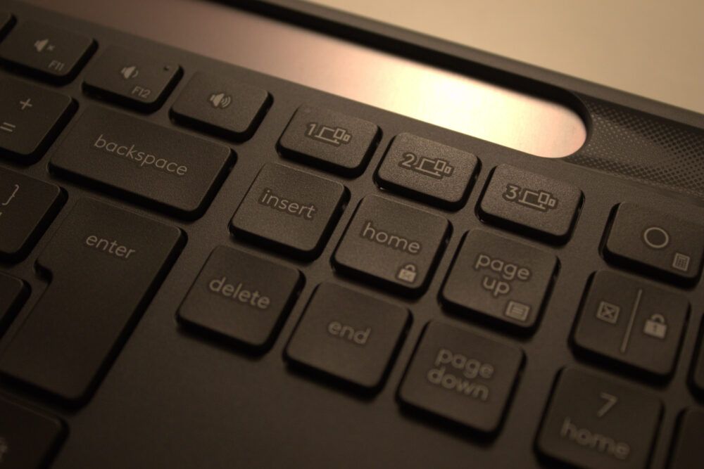 Logitech Slim Solar+ K980