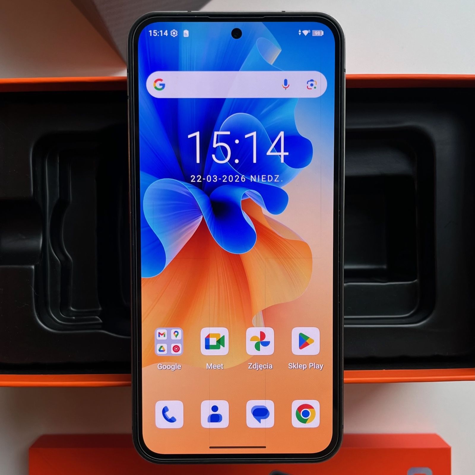 Oukitel WP200 Pro przód - jasny ekran 6.7 cala z cienkimi ramkami