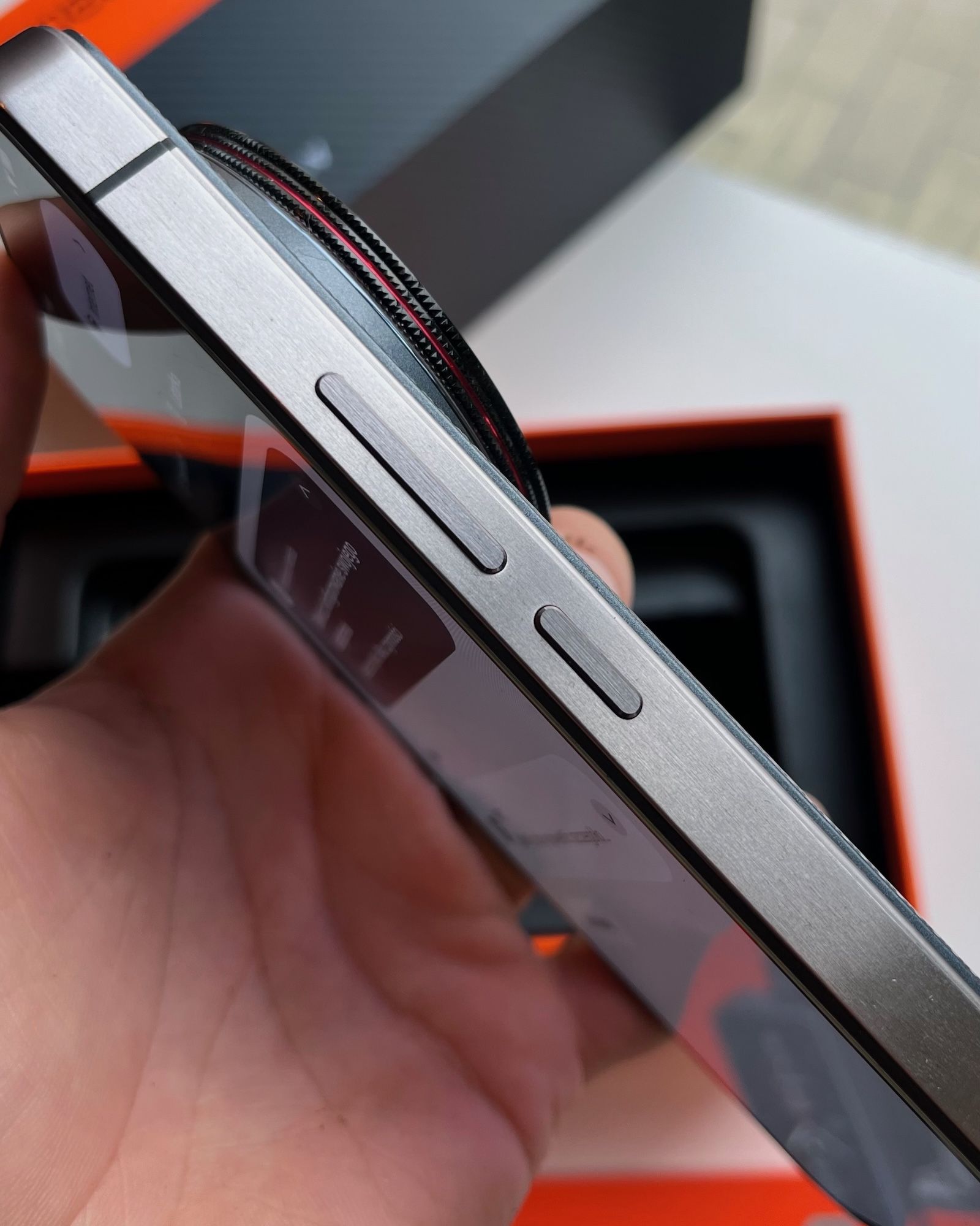 Szczotkowana metalowa ramka Oukitel WP200 Pro z przyciskami głośności, bez gumowych osłon