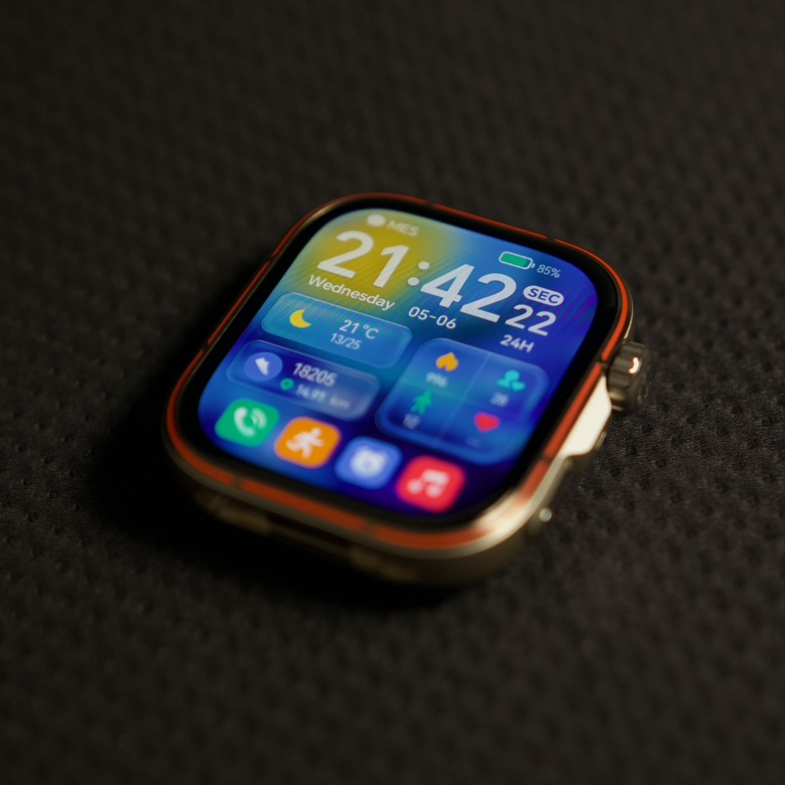 Jasny, włączony ekran AMOLED w leżącym zegarku Huawei Watch Fit 5 Pro