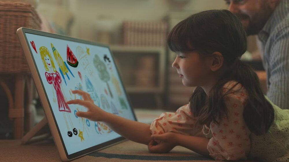 Samsung The Movingstyle w Polsce - 27-calowy przenośny ekran dotykowy Smart TV