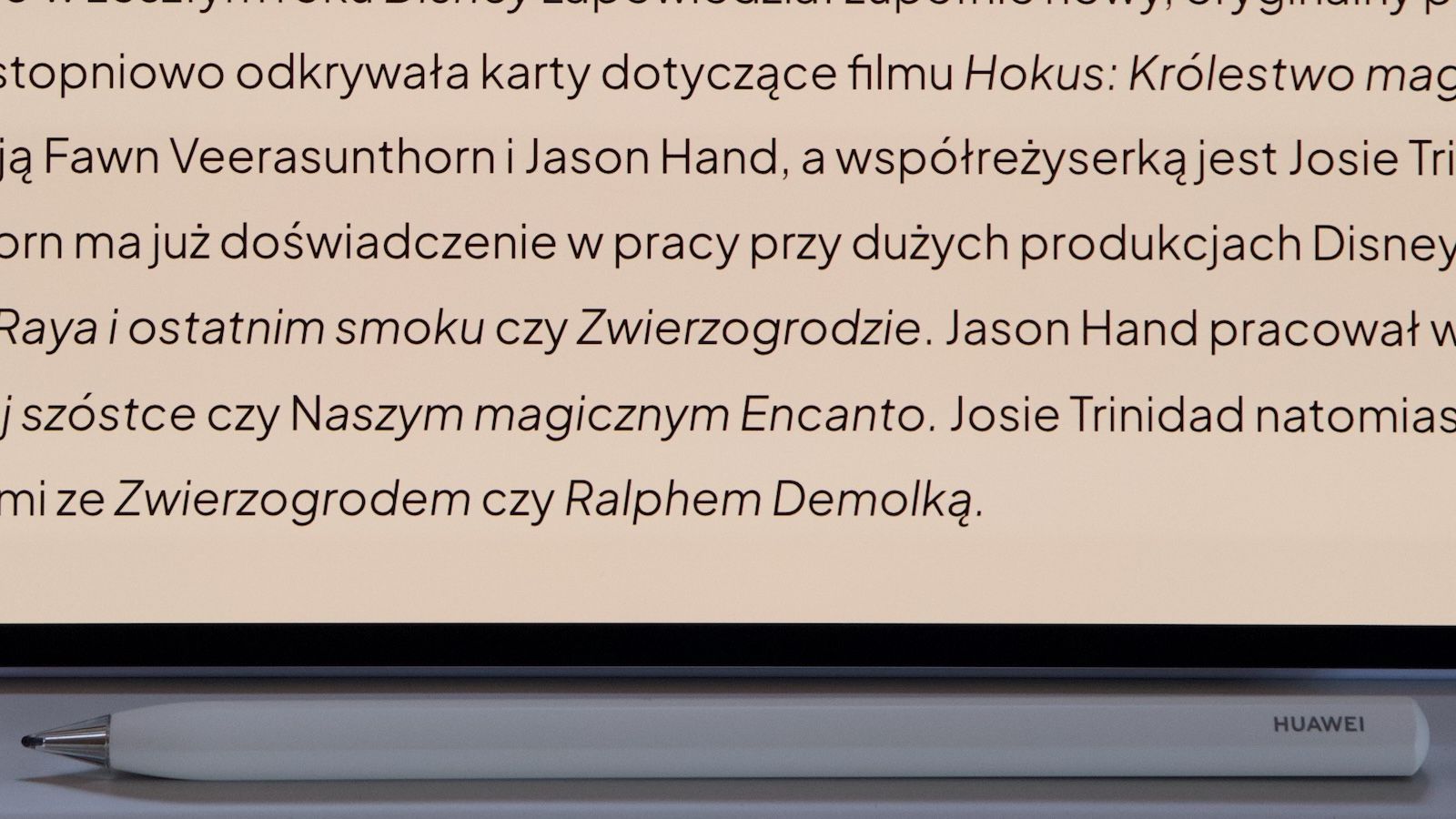 Przybliżenie na tekst z włączonym filtrem ochrony oczu