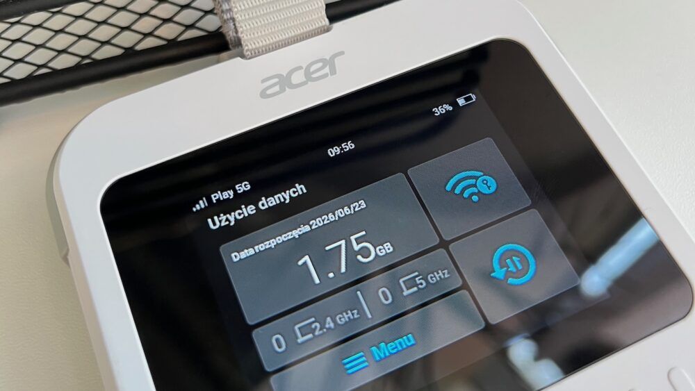 Zbliżenie na dotykowy ekran routera Acer Connect M6E