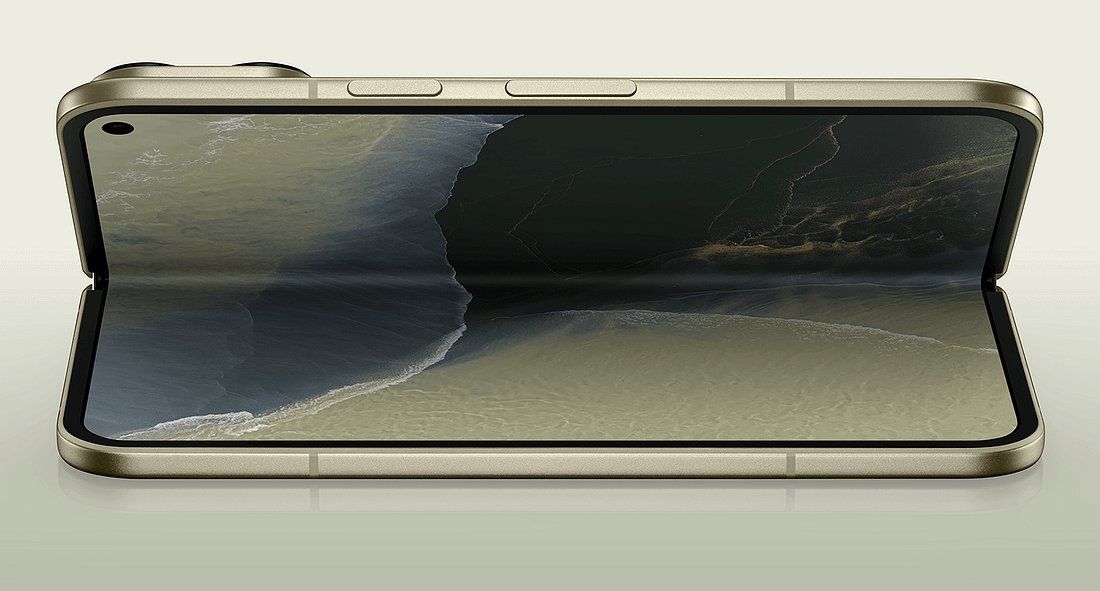 Google Pixel 11 Pro Fold - częściowo rozłożony, front