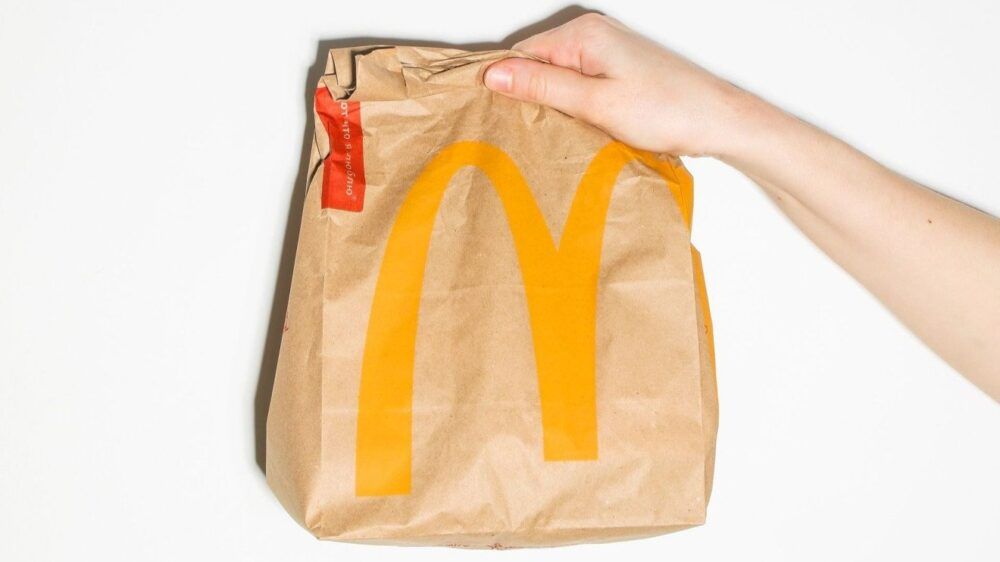 McDonald's w Chinach wypuścił plecak wyglądający jak torba na frytki