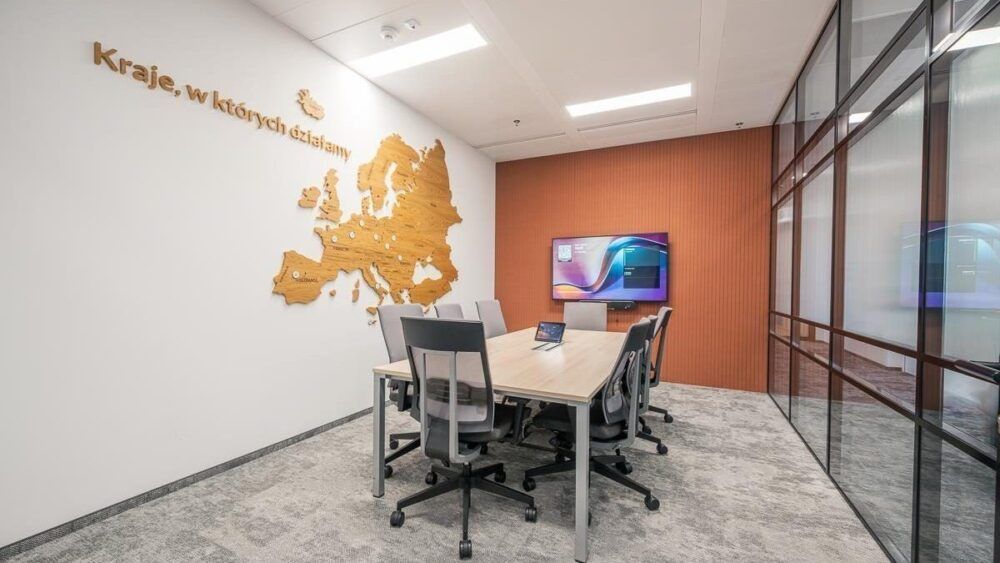 42 monitory Sony BRAVIA w nowym biurze KRUK S.A. we Wrocławiu