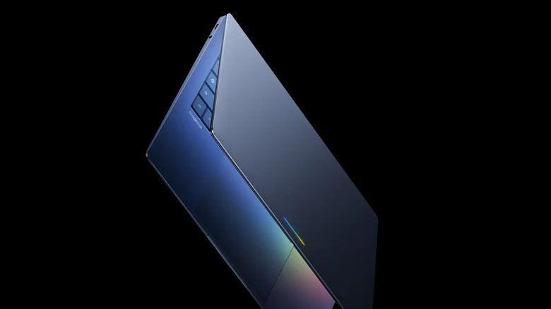 Googlebook z logo i barwnym odblaskiem