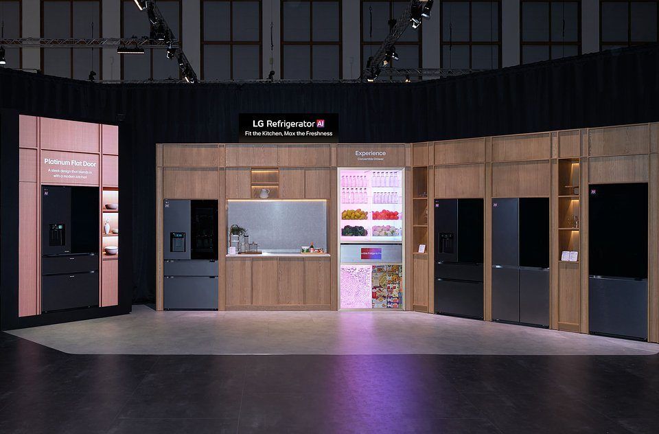 LG Refrigerator AI w zabudowie kuchennej