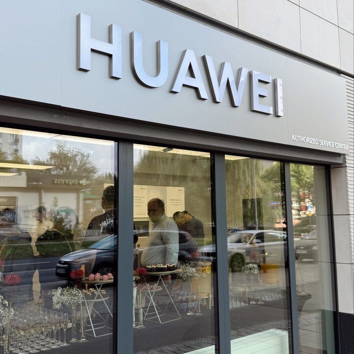 Nowy salon serwisowy Huawei przy Modzelewskiego 24