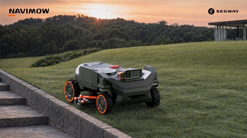 Segway Navimow H5 Pro i EdgeMaestro przy kamiennych schodach