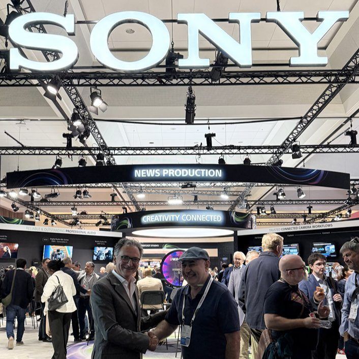 Spotkanie biznesowe na stoisku Sony News Production