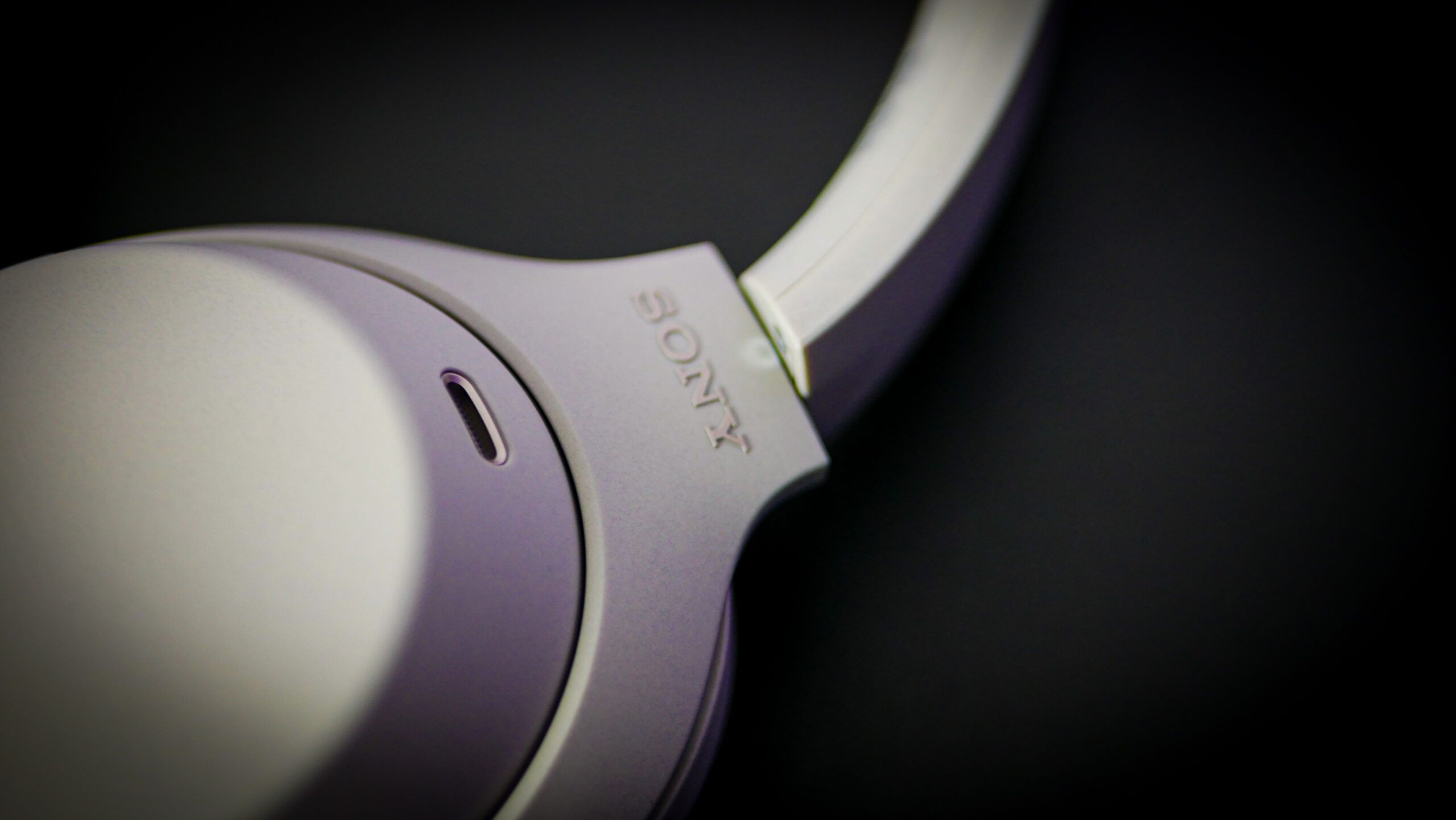Sony WH-1000XM4C – składana konstrukcja słuchawek