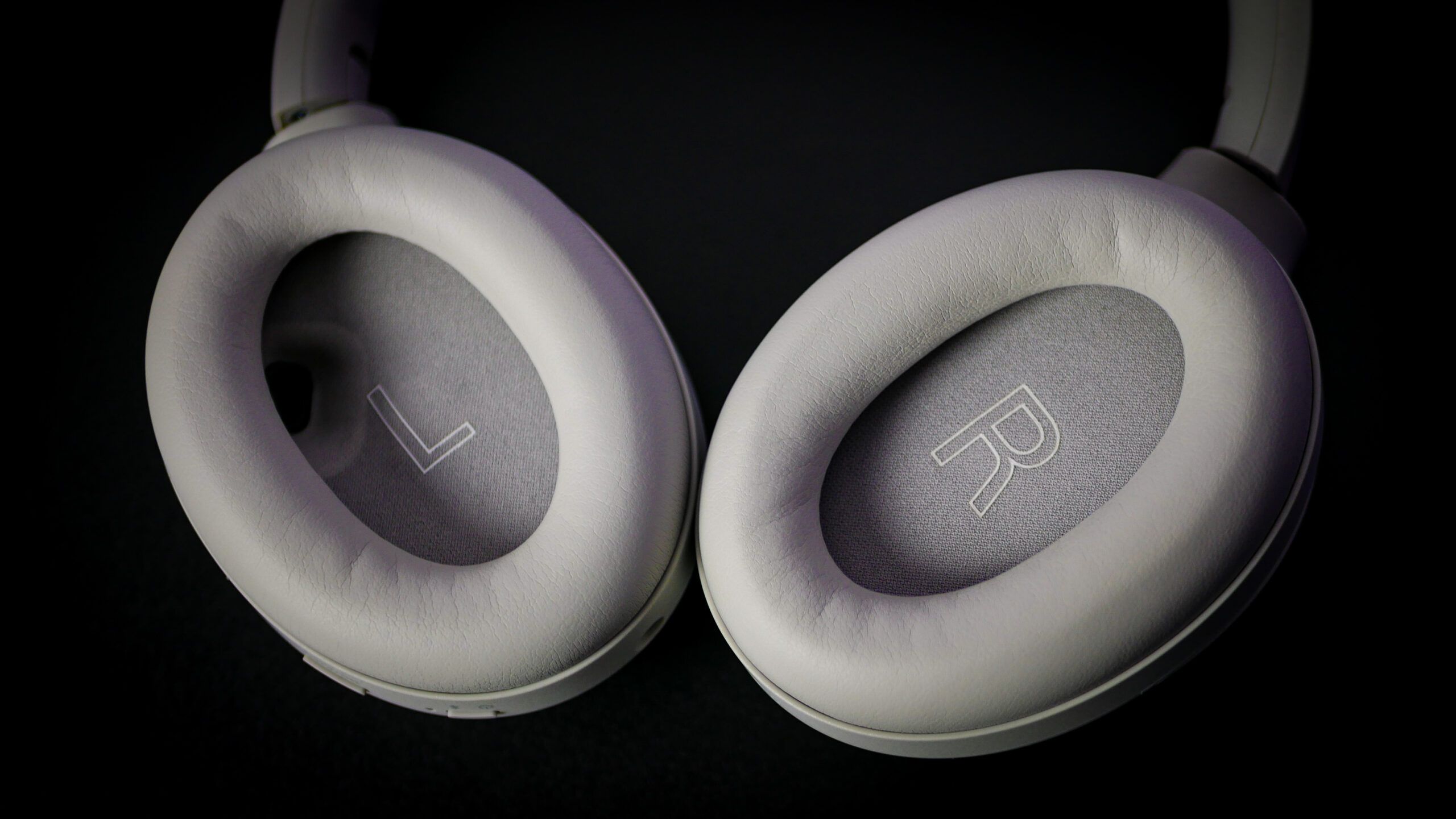 Sony WH-1000XM4C – składana konstrukcja słuchawek