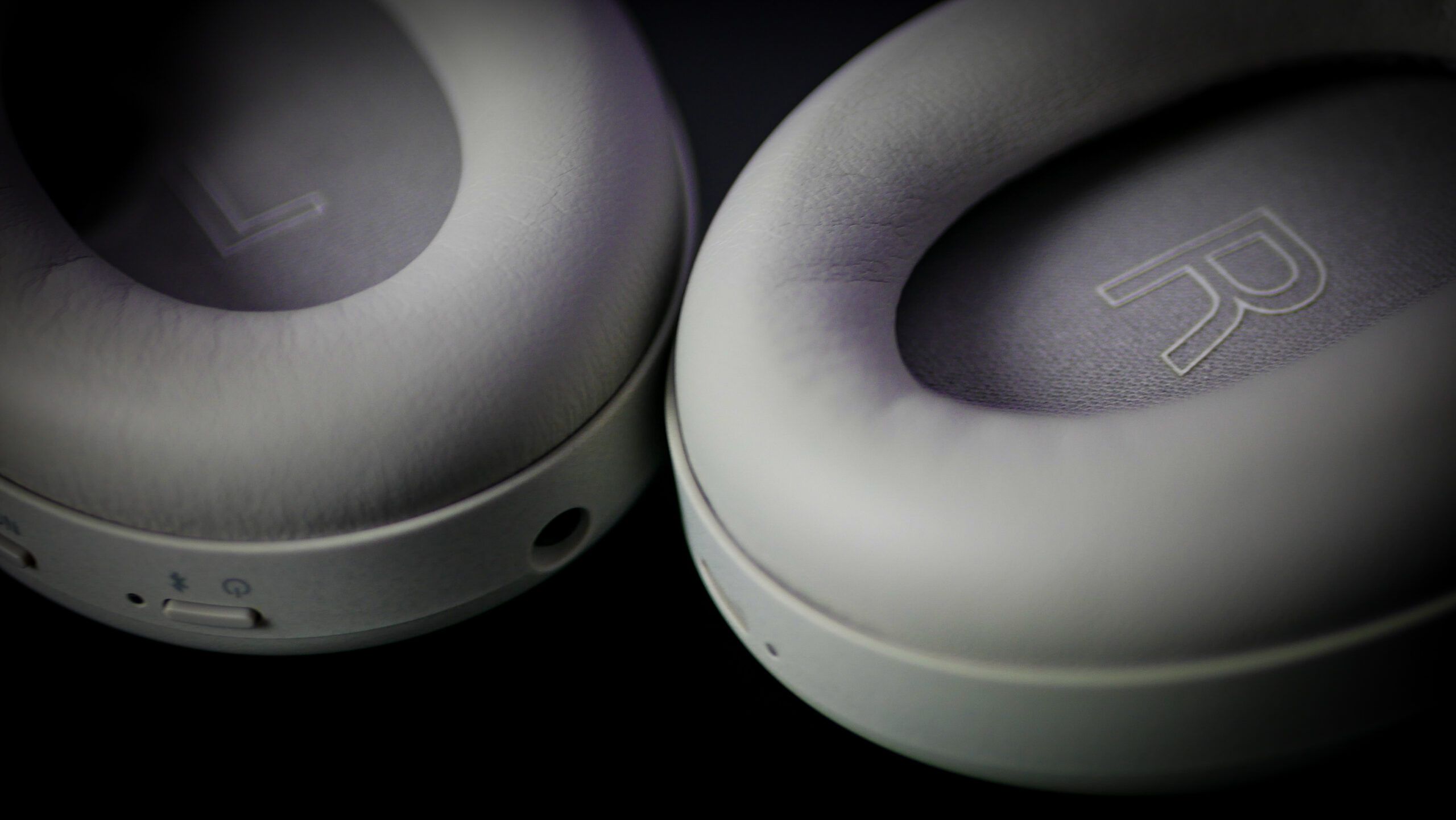 Sony WH-1000XM4C – składana konstrukcja słuchawek