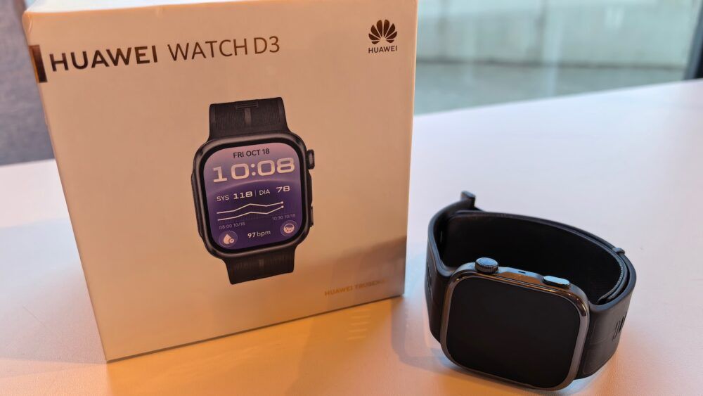 HUAWEI WATCH D3 czarna wersja zegarka stojąca obok oficjalnego pudełka