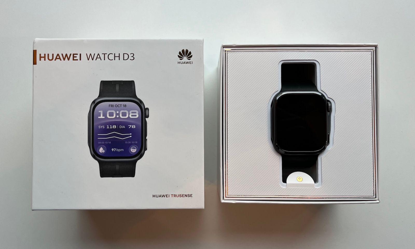 HUAWEI WATCH D3 czarna wersja zegarka stojąca obok pudełka