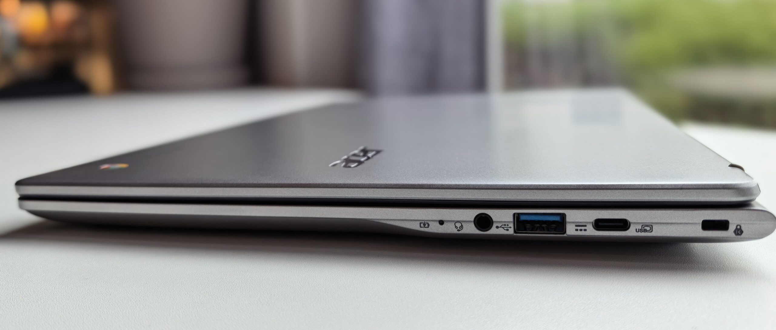 Porty w Acer Chromebook 315: mini Jack, USB-A, USB-C, Kensington Lock