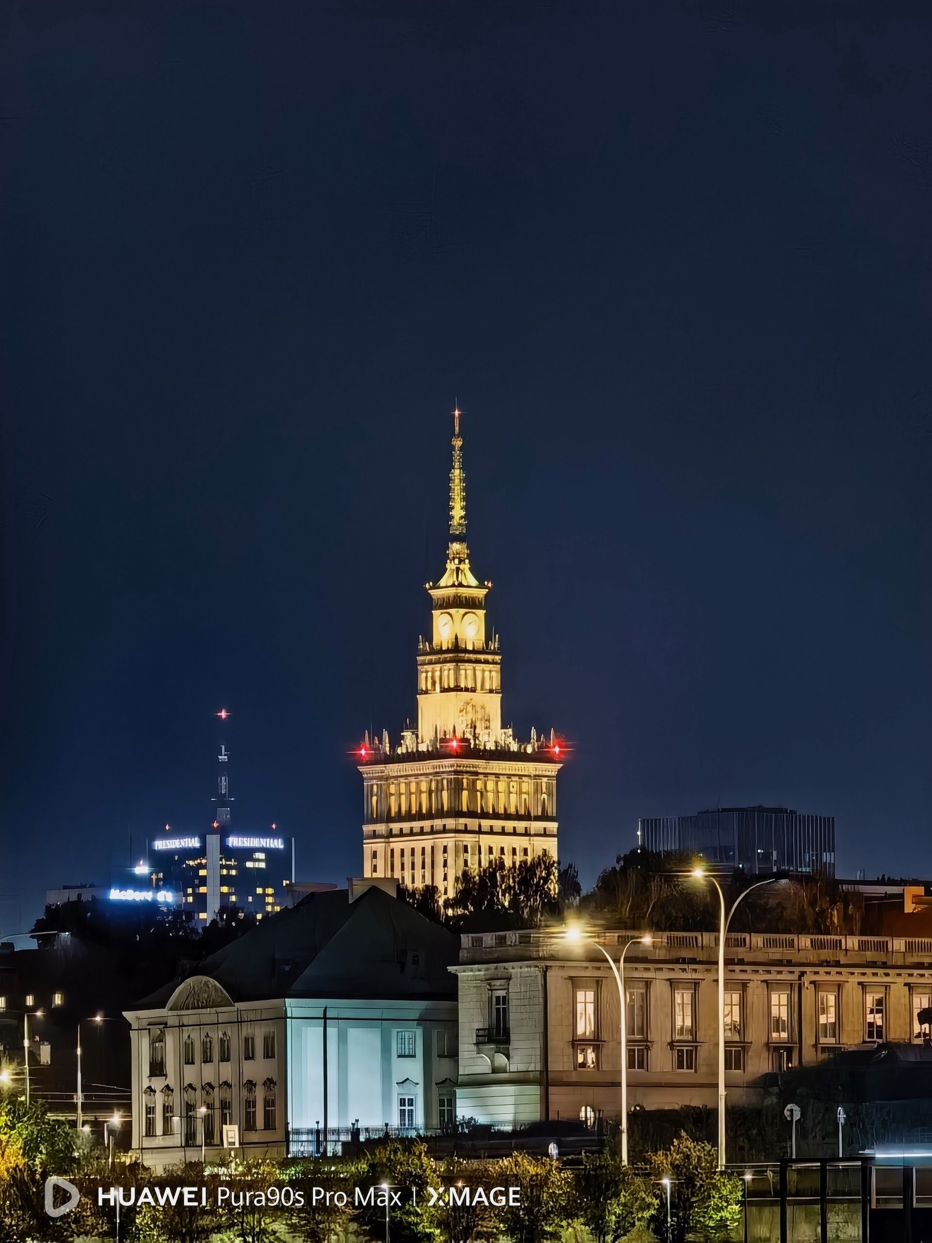 Tryb nocny Huawei Pura 90s Pro Max - wycinek z panoramy, PKiN 100x