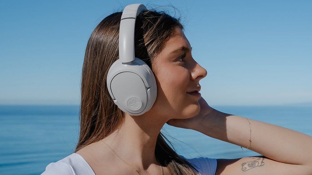 JLab rozbudowuje portfolio audio. Nowe słuchawki ANC i głośnik imprezowy wchodzą do sprzedaży