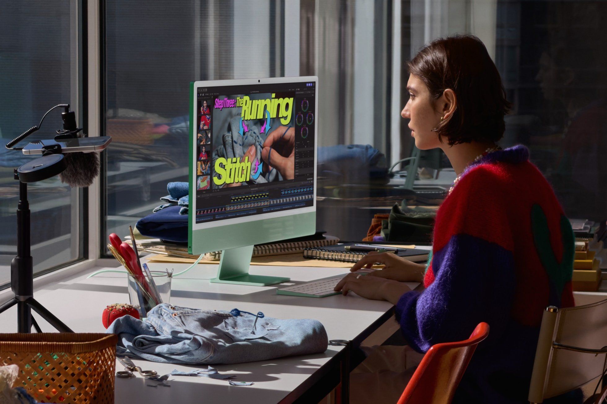 Projektantka przy pracy na komputerze Apple iMac M6