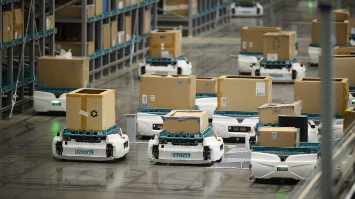 Roboty magazynowe Exotec w centrum logistycznym Decathlon