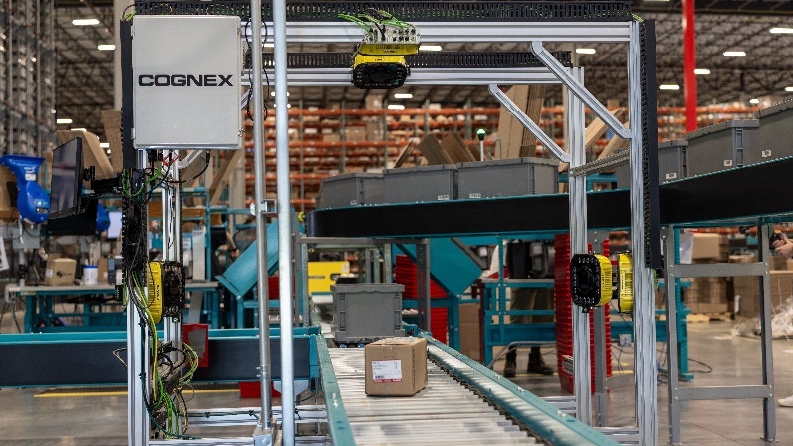 System skanowania Cognex w centrum dystrybucyjnym First Supply